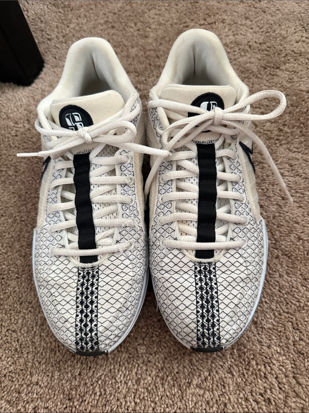 Nike Sabrina White & Black Patterned women's basketball shoes - size 8.5